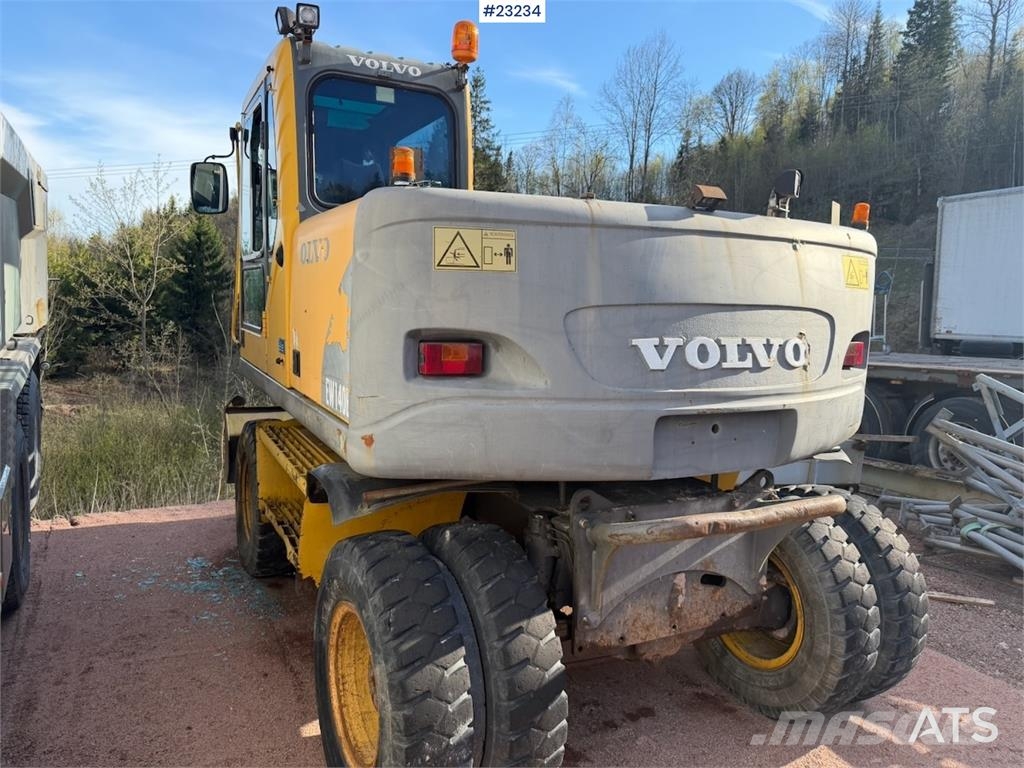 Volvo WE140B wheeled excavator with digging bucket Hjulgravere