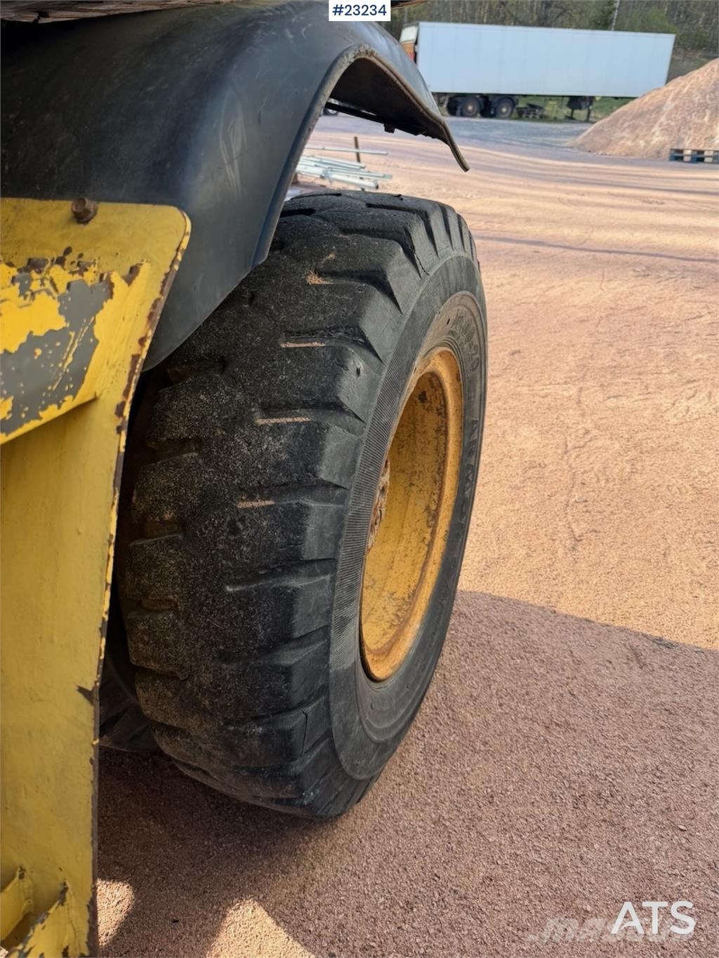 Volvo WE140B wheeled excavator with digging bucket Hjulgravere
