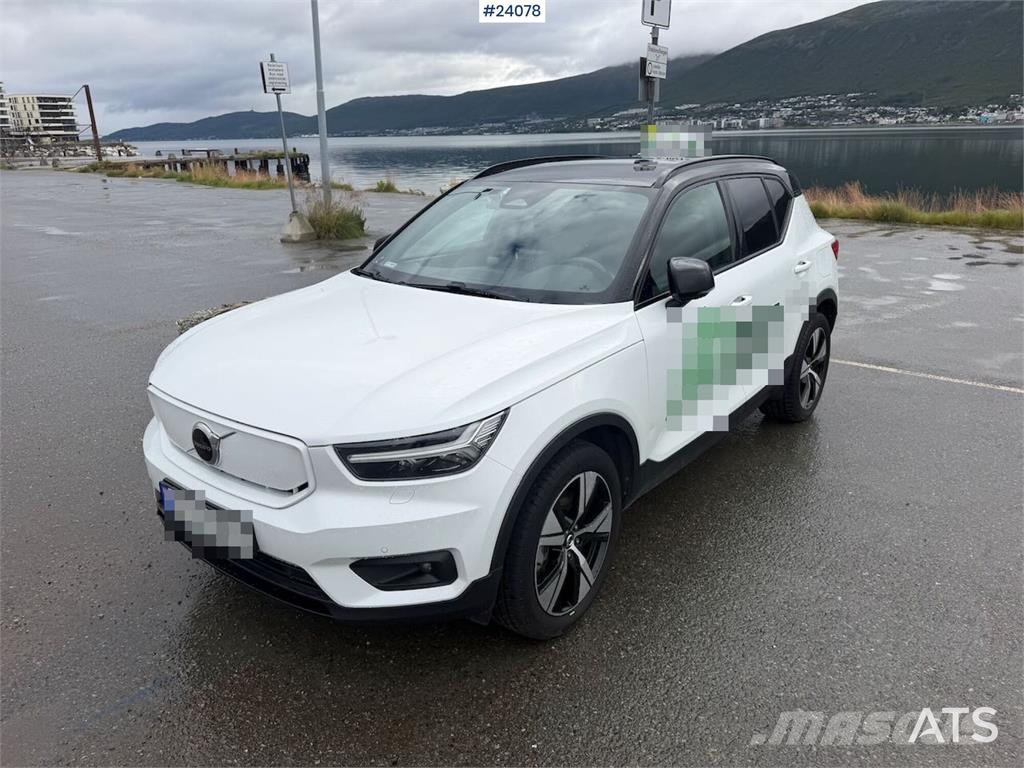 Volvo XC40 w/ two sets of tires Voiture
