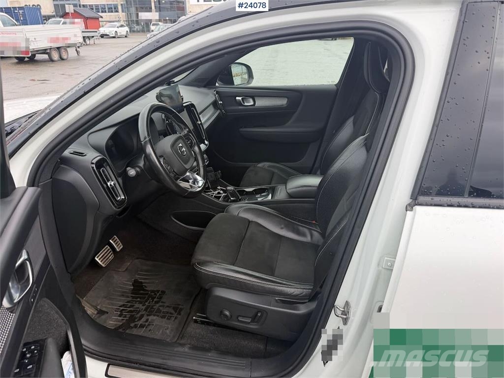 Volvo XC40 w/ two sets of tires Voiture