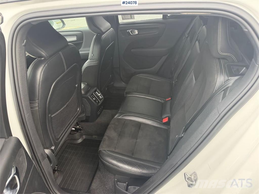 Volvo XC40 w/ two sets of tires Voiture