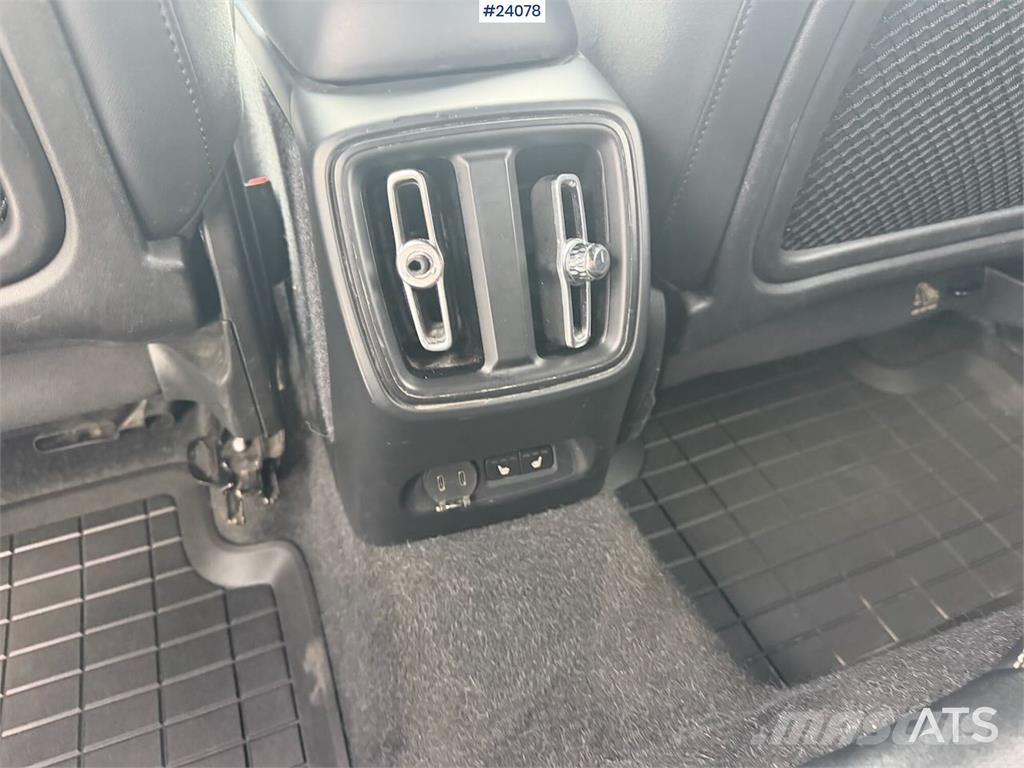 Volvo XC40 w/ two sets of tires Voiture