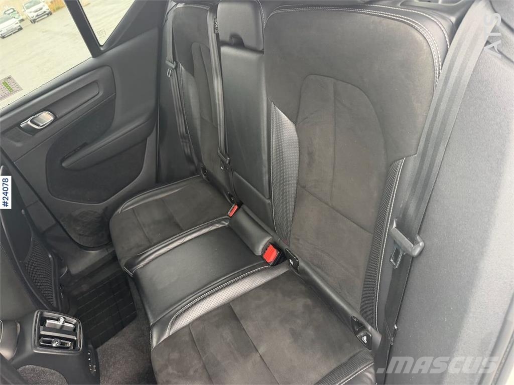 Volvo XC40 w/ two sets of tires Voiture