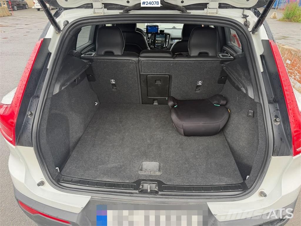 Volvo XC40 w/ two sets of tires Voiture