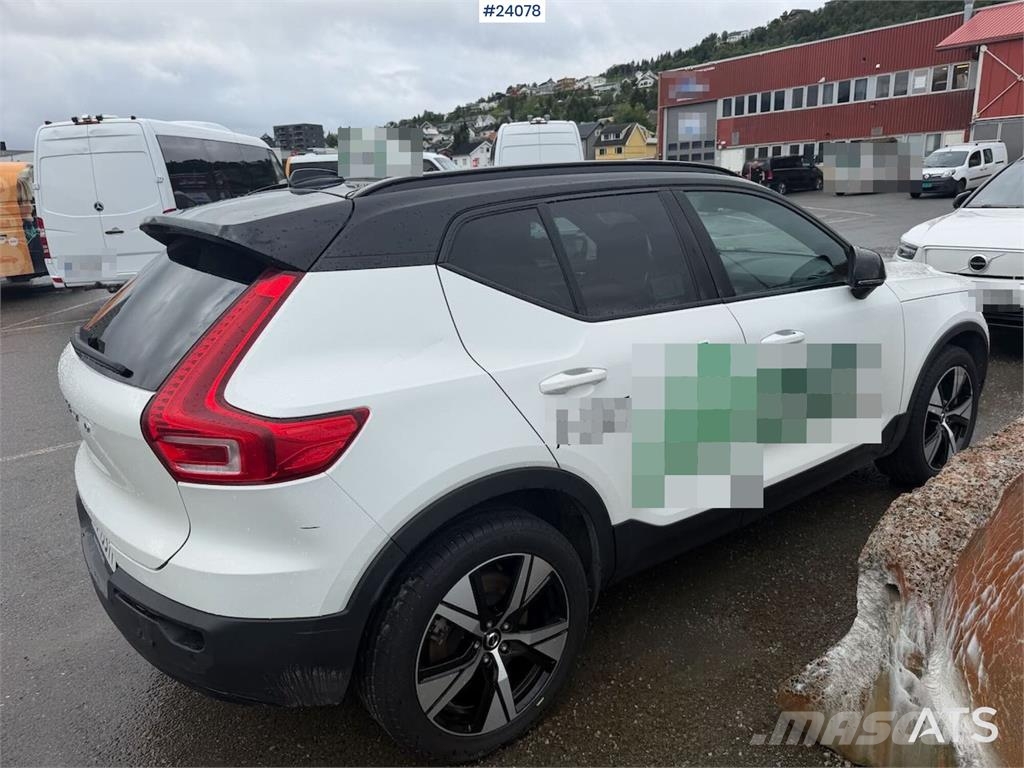 Volvo XC40 w/ two sets of tires Voiture
