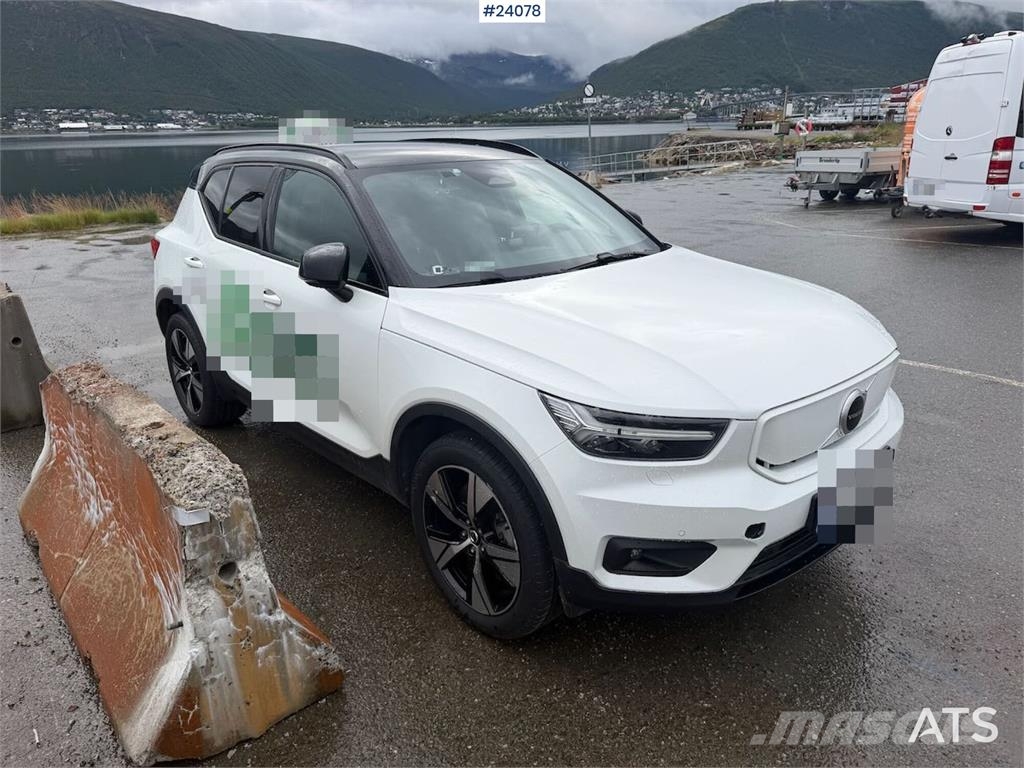 Volvo XC40 w/ two sets of tires Voiture