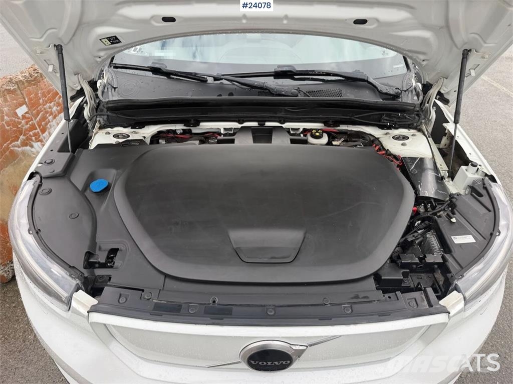 Volvo XC40 w/ two sets of tires Voiture