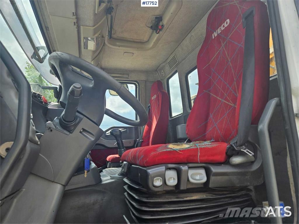 Iveco Trakker +EFFER 210 3s Camiones grúa