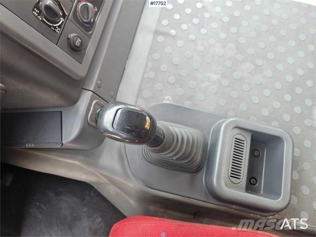 Iveco Trakker +EFFER 210 3s Camiones grúa