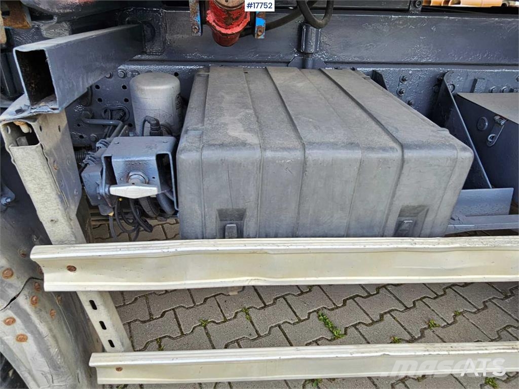 Iveco Trakker +EFFER 210 3s Camiones grúa