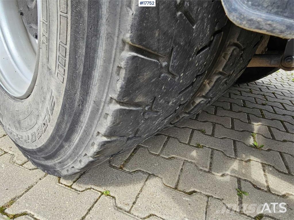 Iveco Trakker +EFFER 210 3s Camiones grúa