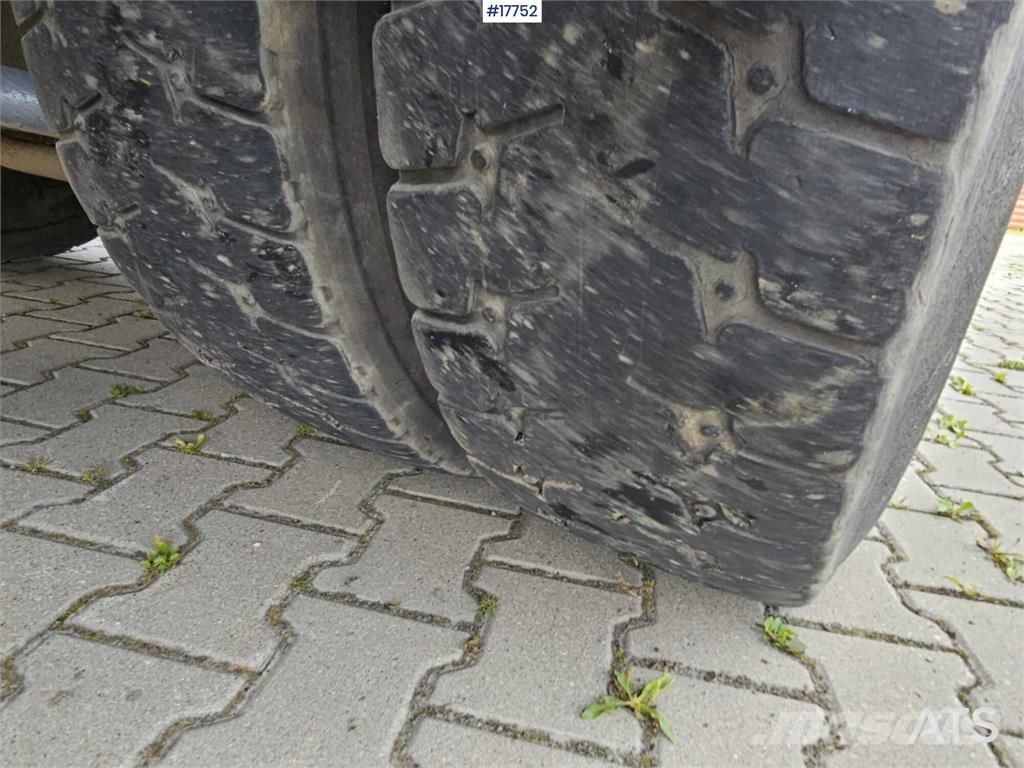 Iveco Trakker +EFFER 210 3s Camiones grúa