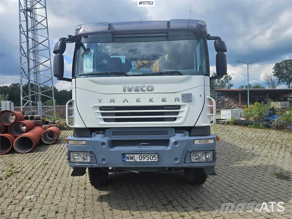 Iveco Trakker +EFFER 210 3s Camiones grúa