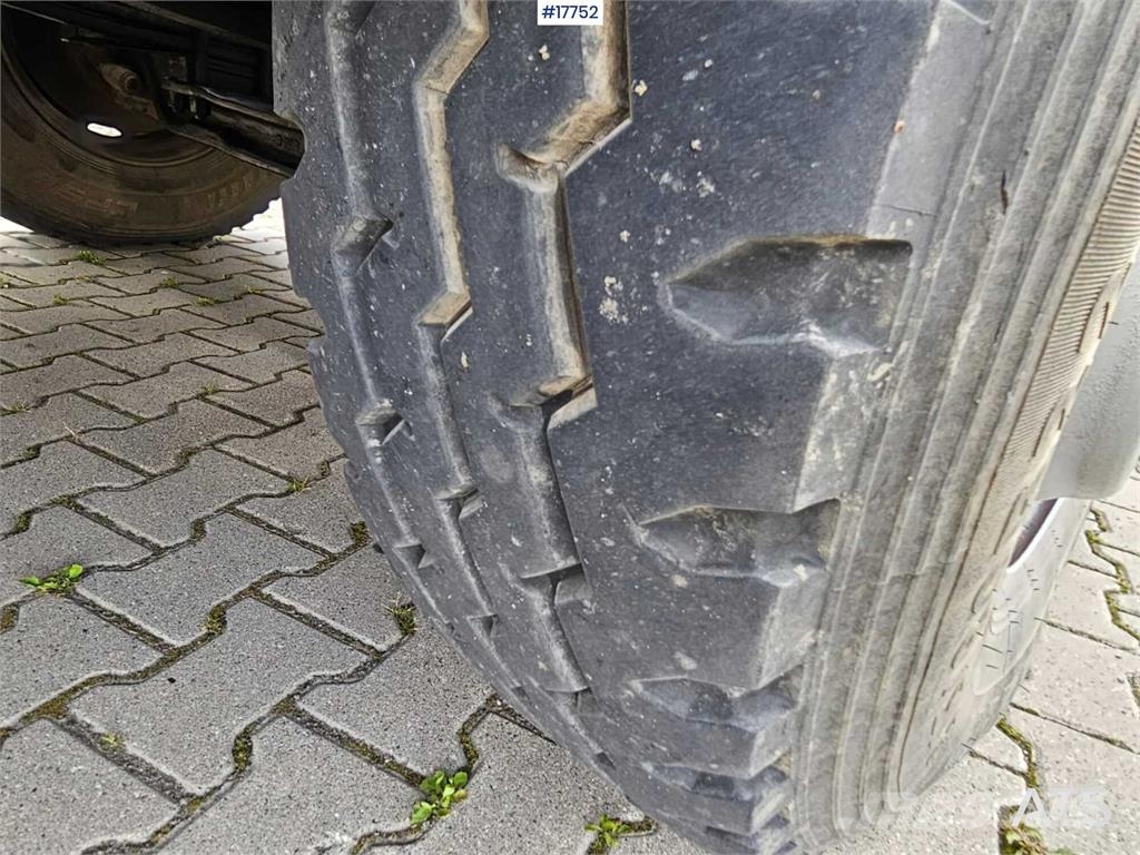 Iveco Trakker +EFFER 210 3s Camiones grúa