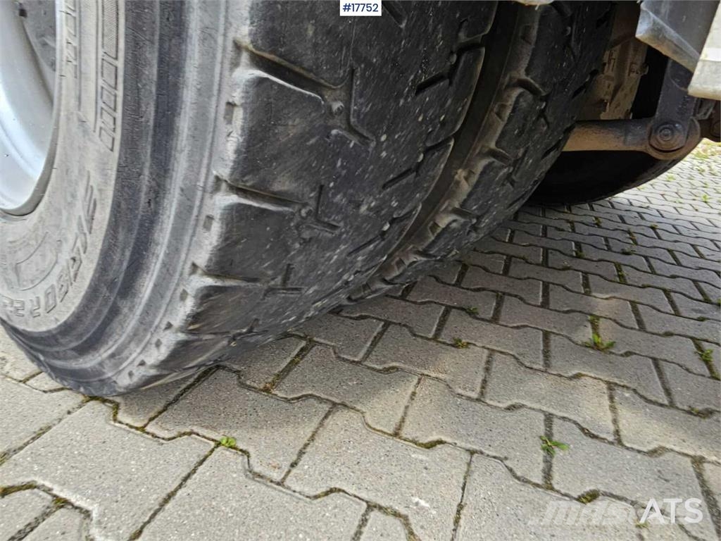 Iveco Trakker +EFFER 210 3s Camiones grúa