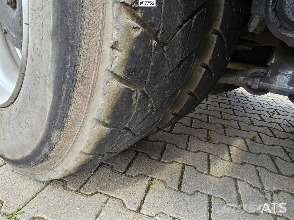 Iveco Trakker +EFFER 210 3s Camiones grúa