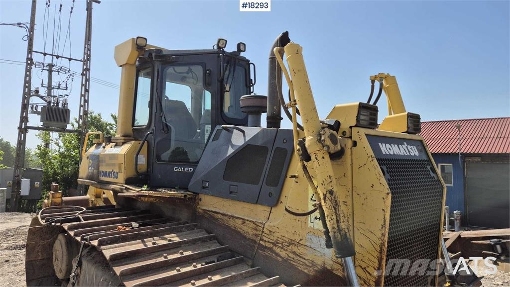Komatsu D65PX-15 Dozers - Tratores rastos