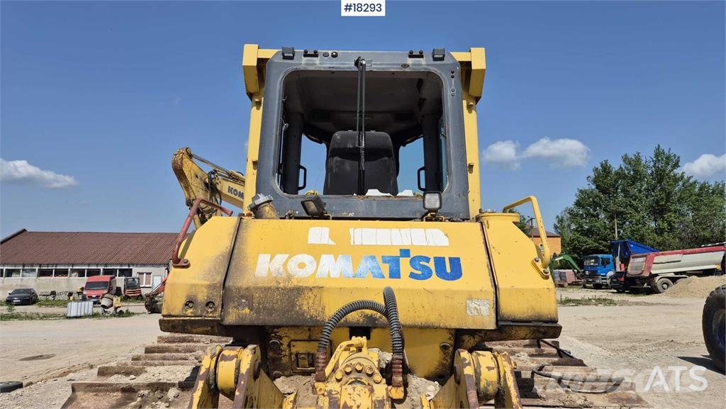 Komatsu D65PX-15 Dozers - Tratores rastos