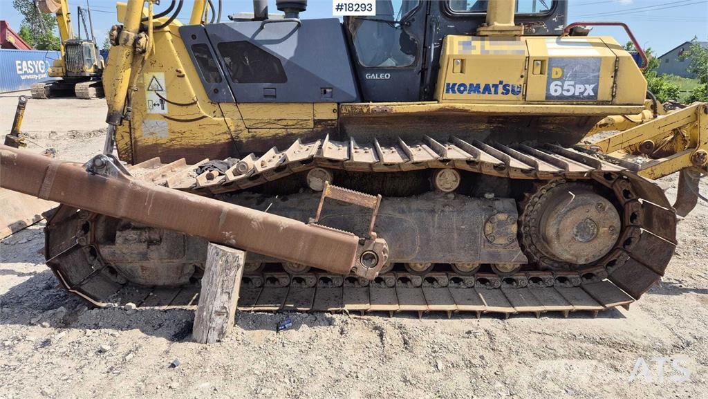 Komatsu D65PX-15 Dozers - Tratores rastos
