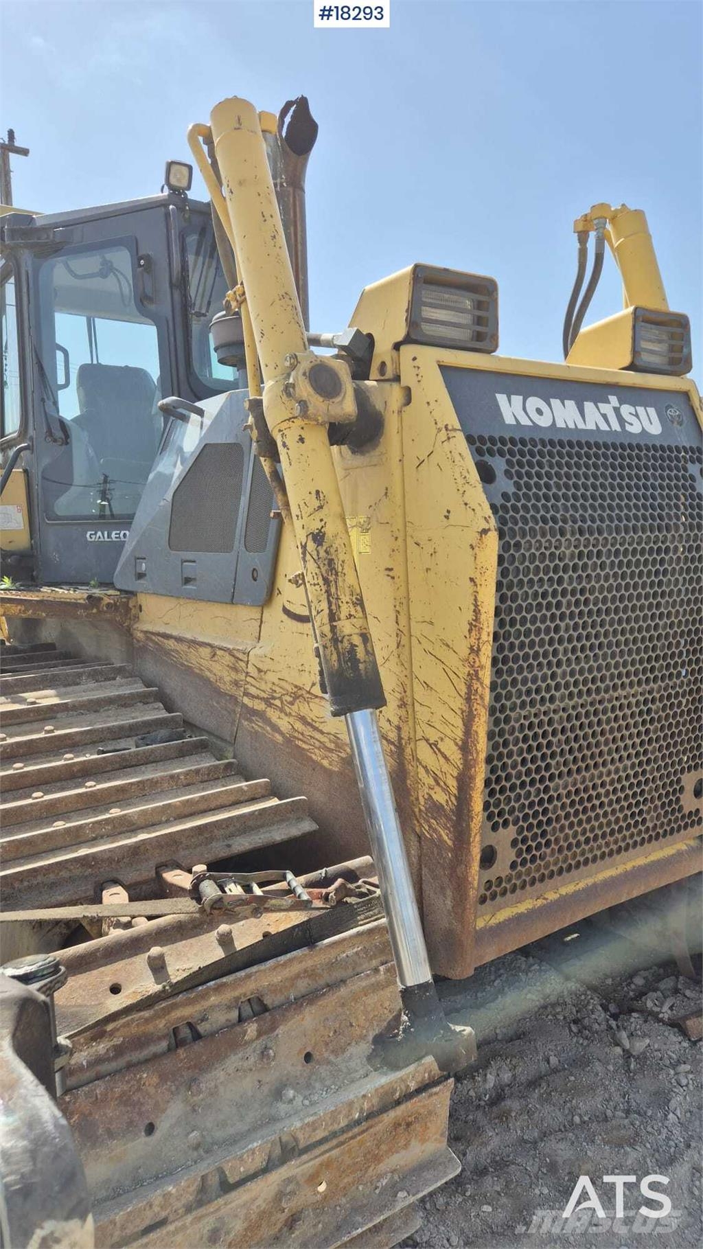 Komatsu D65PX-15 Dozers - Tratores rastos