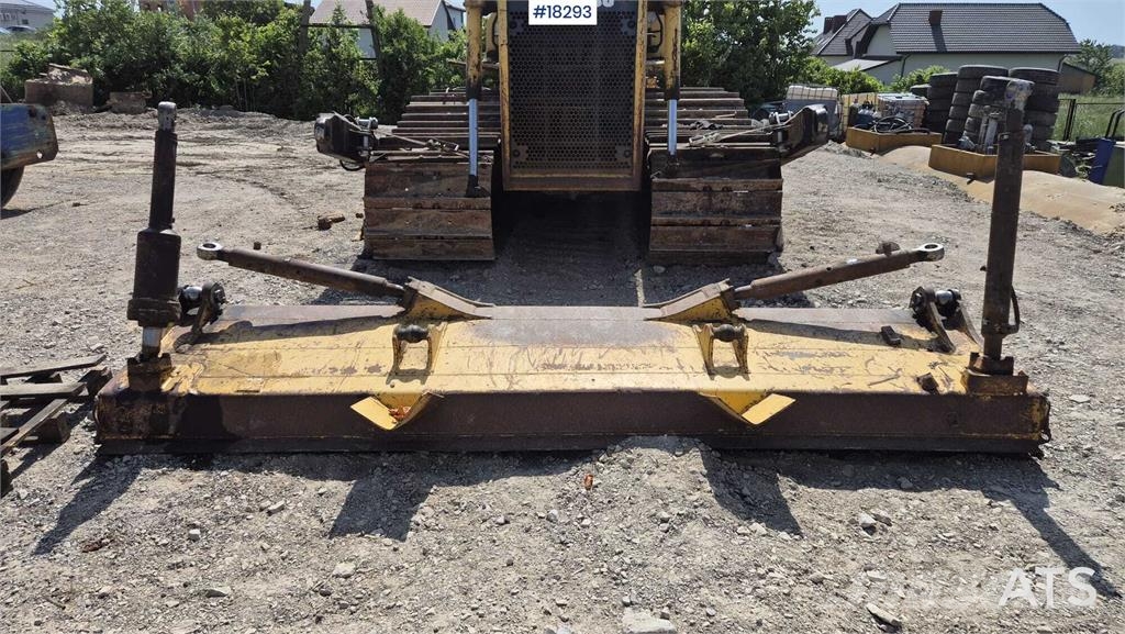 Komatsu D65PX-15 Dozers - Tratores rastos
