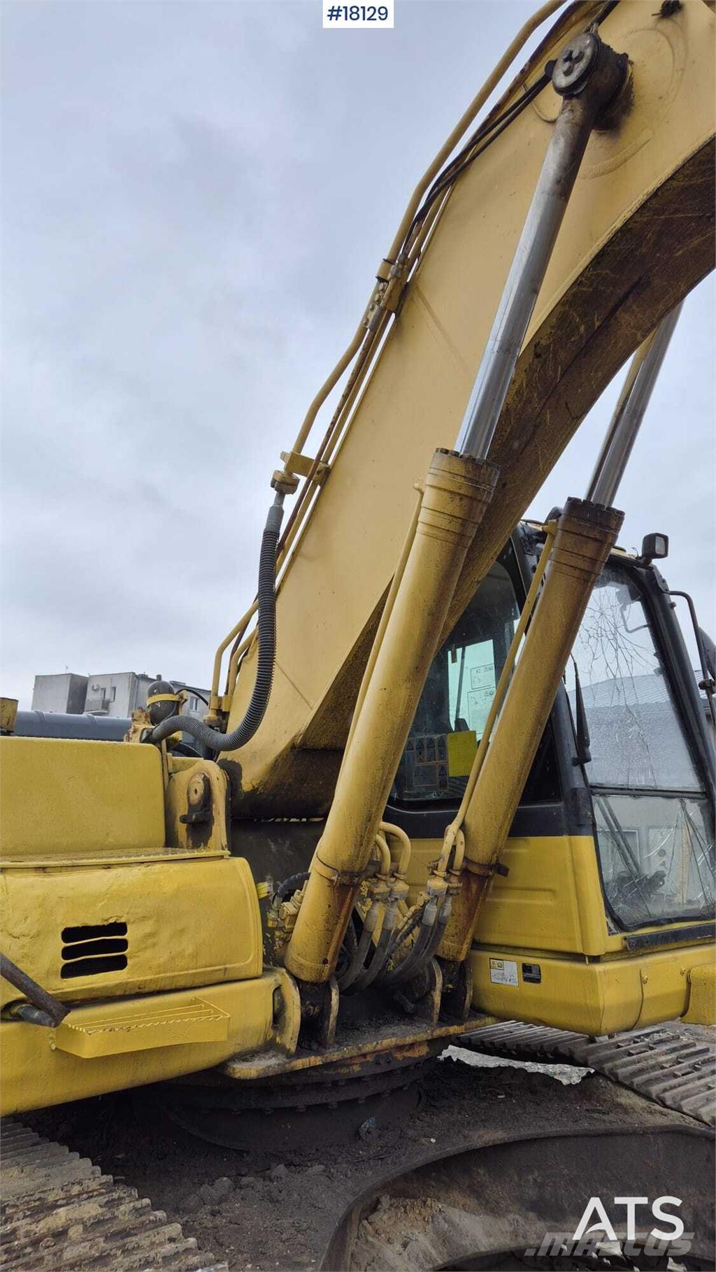 Komatsu PC240LC-8 حفارات زحافة