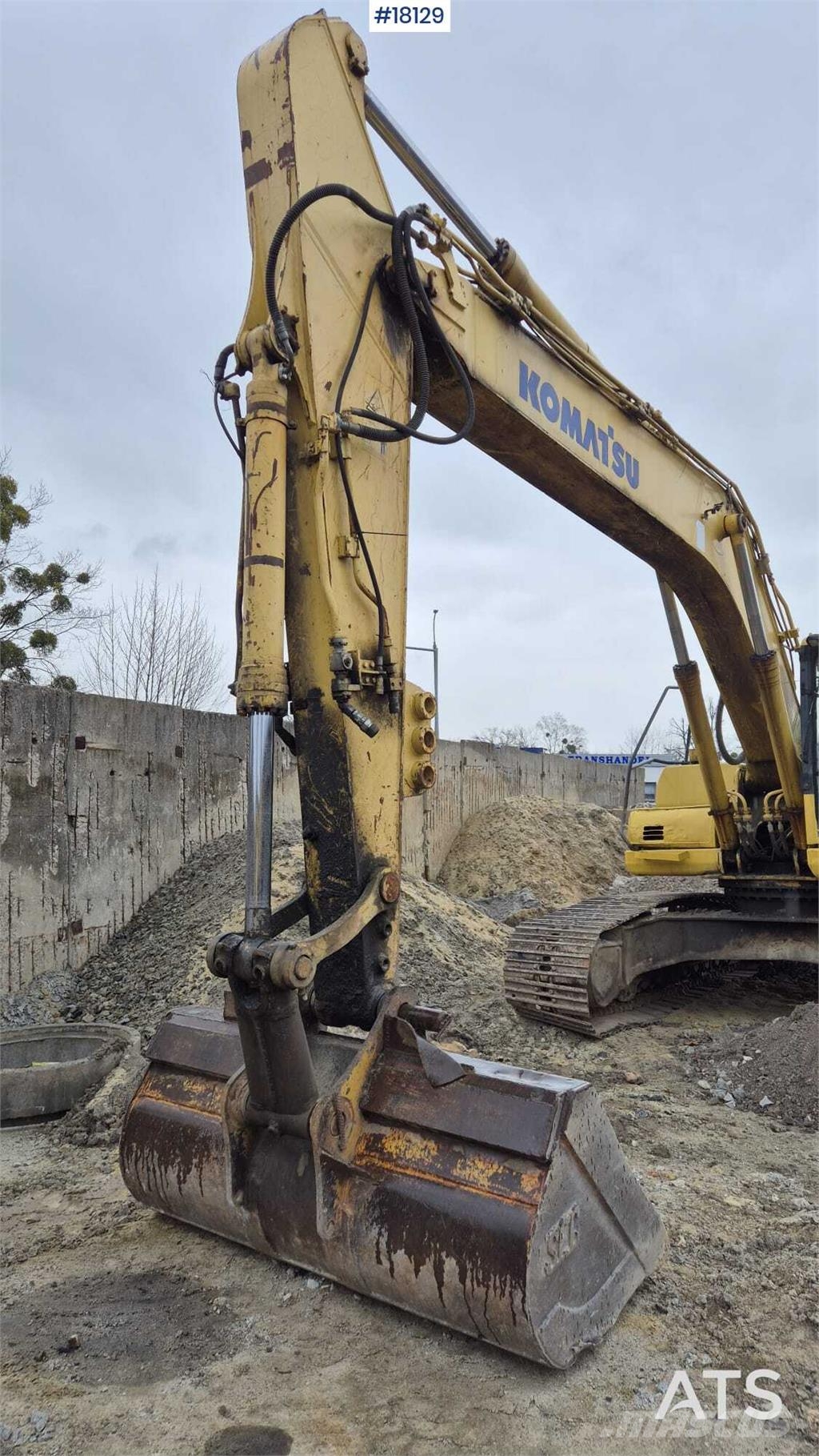 Komatsu PC240LC-8 حفارات زحافة