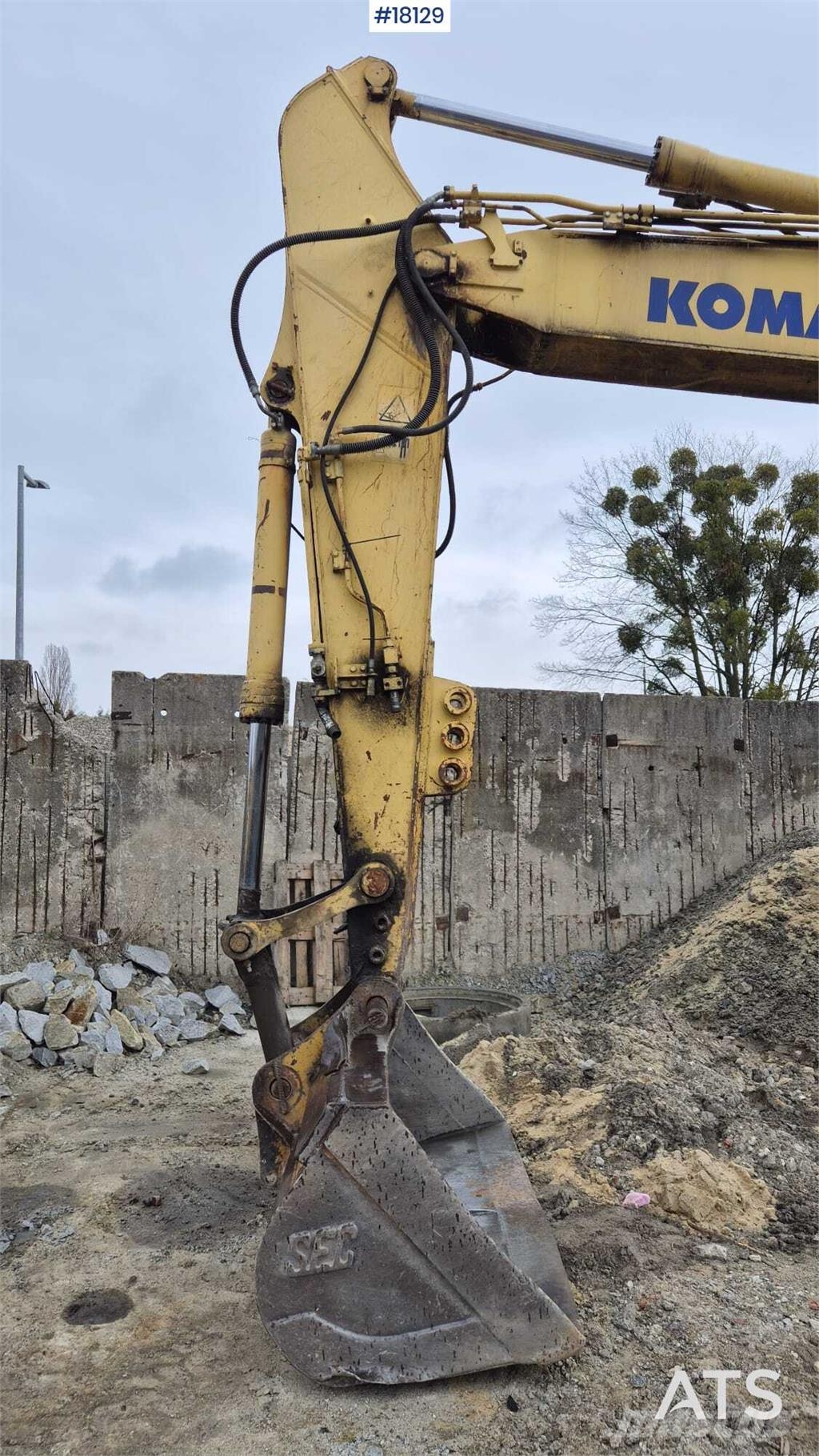Komatsu PC240LC-8 حفارات زحافة