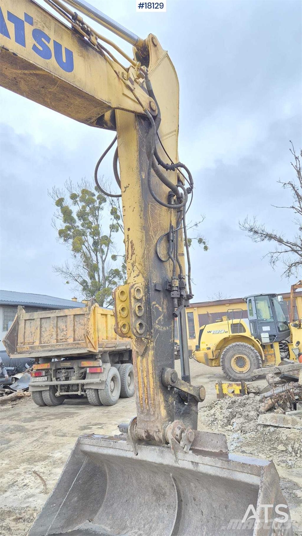 Komatsu PC240LC-8 حفارات زحافة