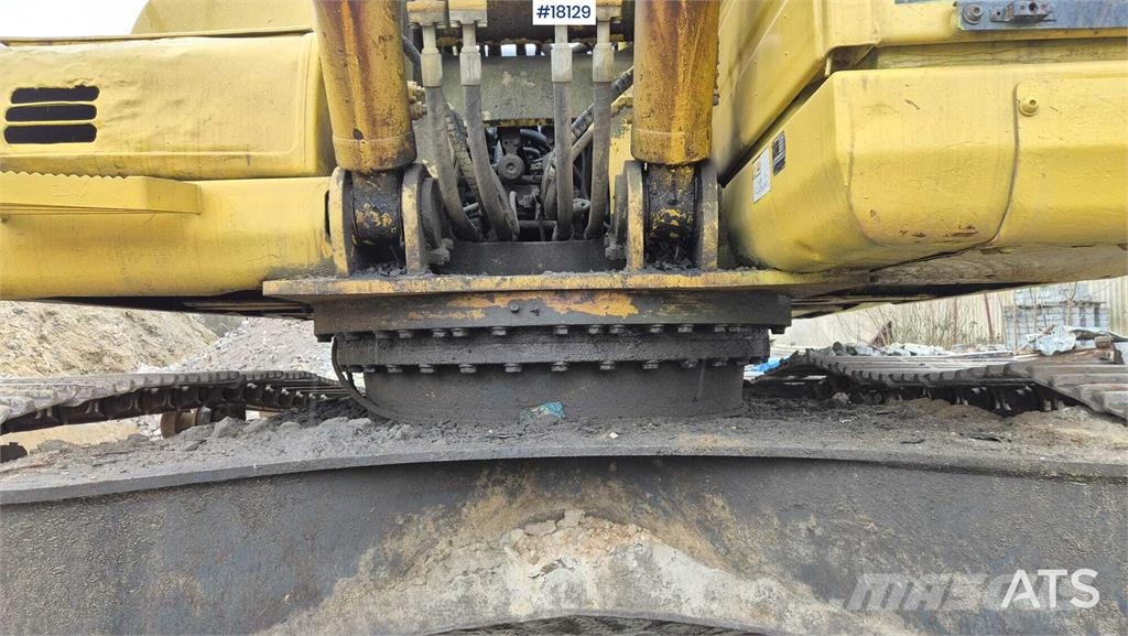 Komatsu PC240LC-8 حفارات زحافة