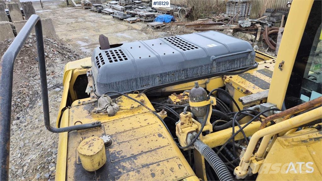 Komatsu PC240LC-8 حفارات زحافة