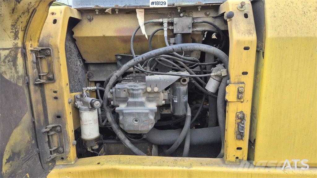 Komatsu PC240LC-8 حفارات زحافة