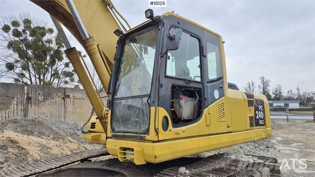 Komatsu PC240LC-8 حفارات زحافة