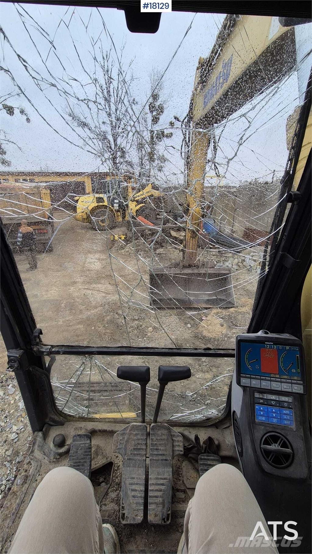 Komatsu PC240LC-8 حفارات زحافة