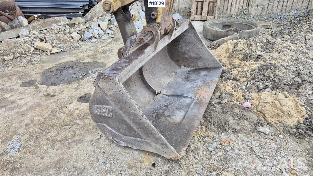 Komatsu PC240LC-8 حفارات زحافة