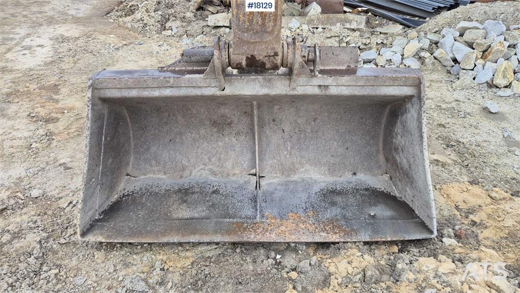 Komatsu PC240LC-8 حفارات زحافة