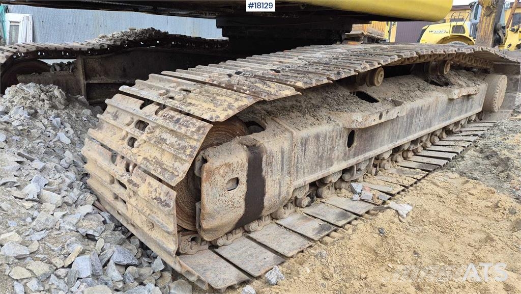 Komatsu PC240LC-8 حفارات زحافة