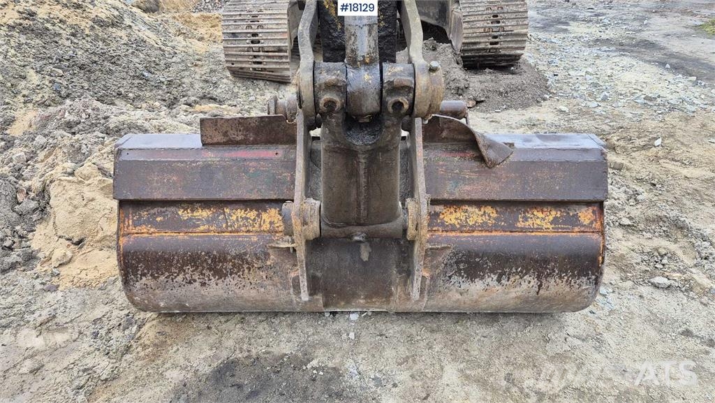 Komatsu PC240LC-8 حفارات زحافة
