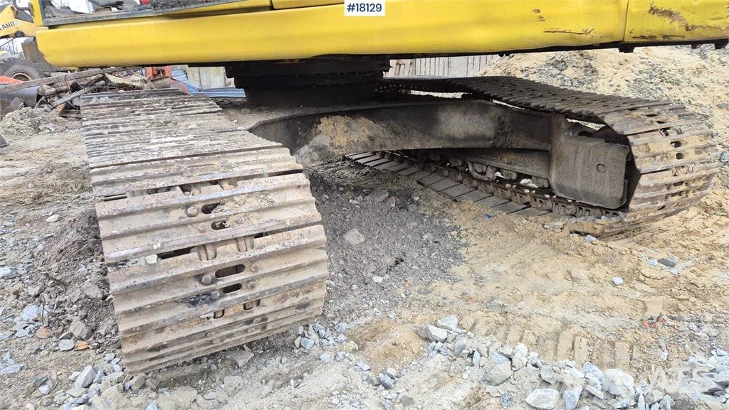Komatsu PC240LC-8 حفارات زحافة
