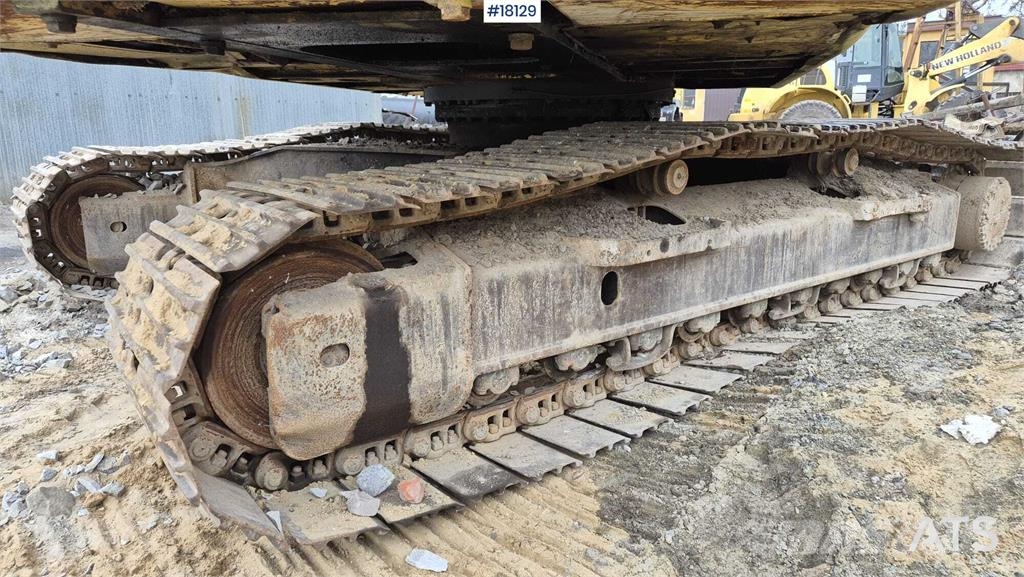 Komatsu PC240LC-8 حفارات زحافة