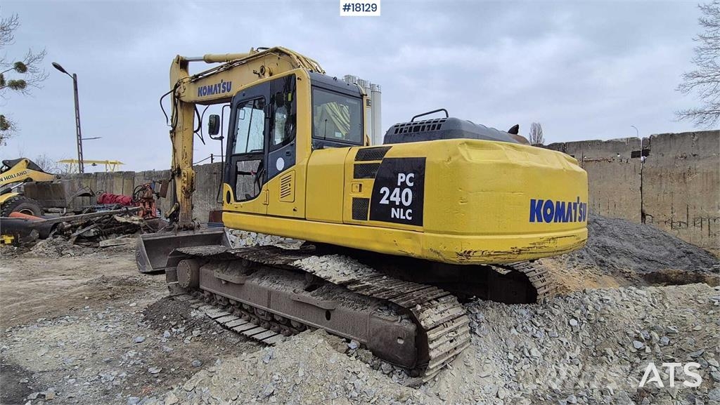 Komatsu PC240LC-8 حفارات زحافة