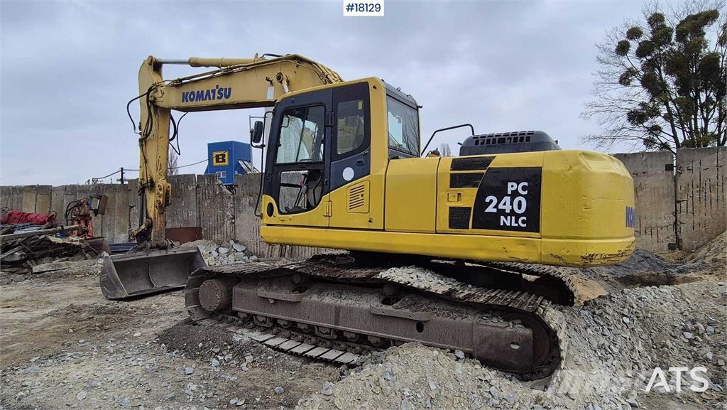 Komatsu PC240LC-8 حفارات زحافة