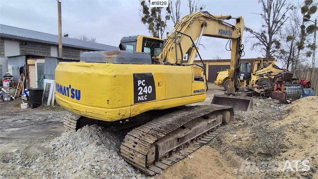 Komatsu PC240LC-8 حفارات زحافة