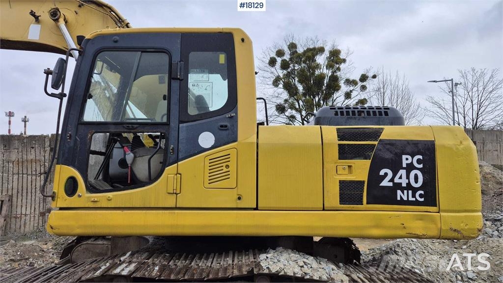 Komatsu PC240LC-8 حفارات زحافة