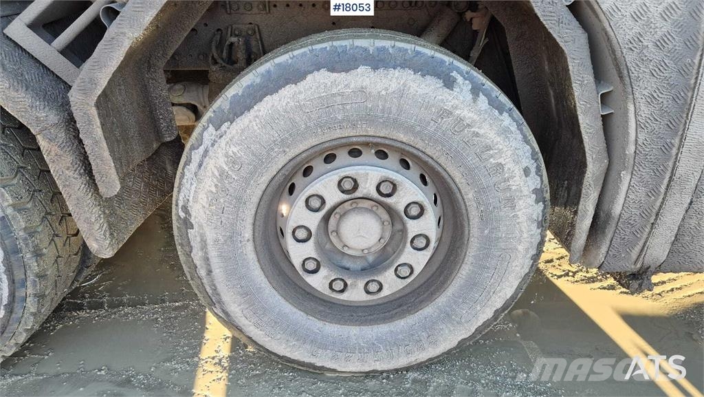 Mercedes-Benz  Camiones bañeras basculantes o volquetes