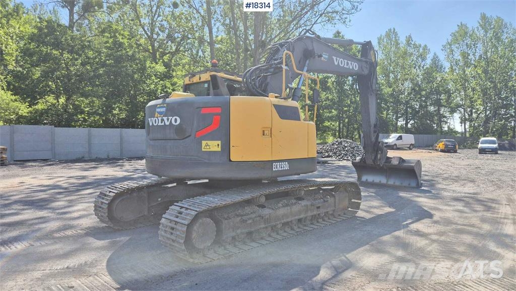 Volvo ECR235 DL حفارات زحافة