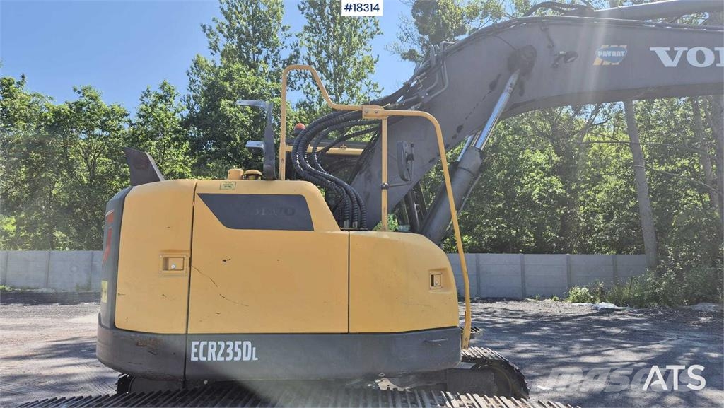 Volvo ECR235 DL حفارات زحافة