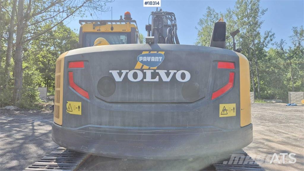 Volvo ECR235 DL حفارات زحافة