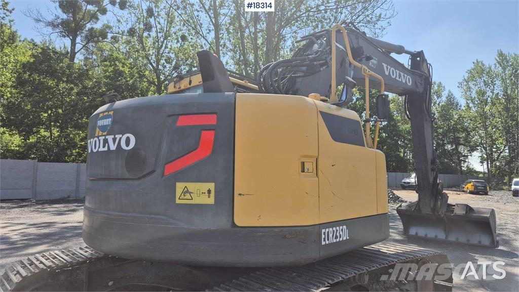 Volvo ECR235 DL حفارات زحافة