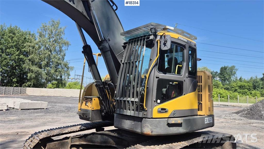 Volvo ECR235 DL حفارات زحافة